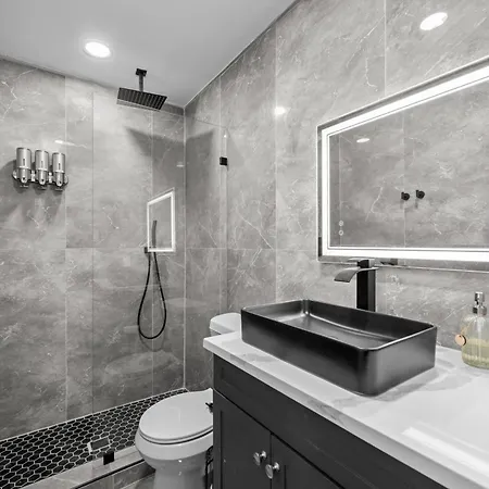 Ferienwohnung Stylish 2-Br Getaway In Heights With Pool Houston Exterior foto