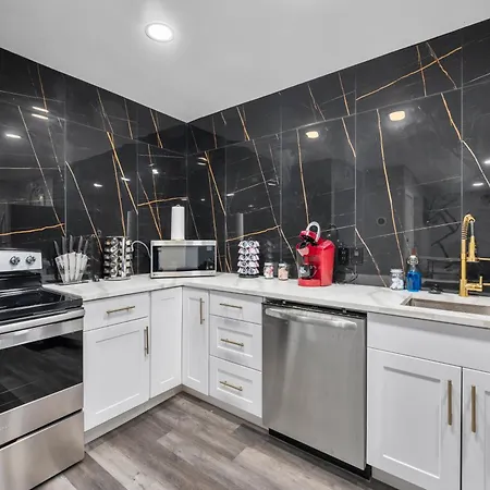 Ferienwohnung Stylish 2-Br Getaway In Heights With Pool Houston Exterior foto