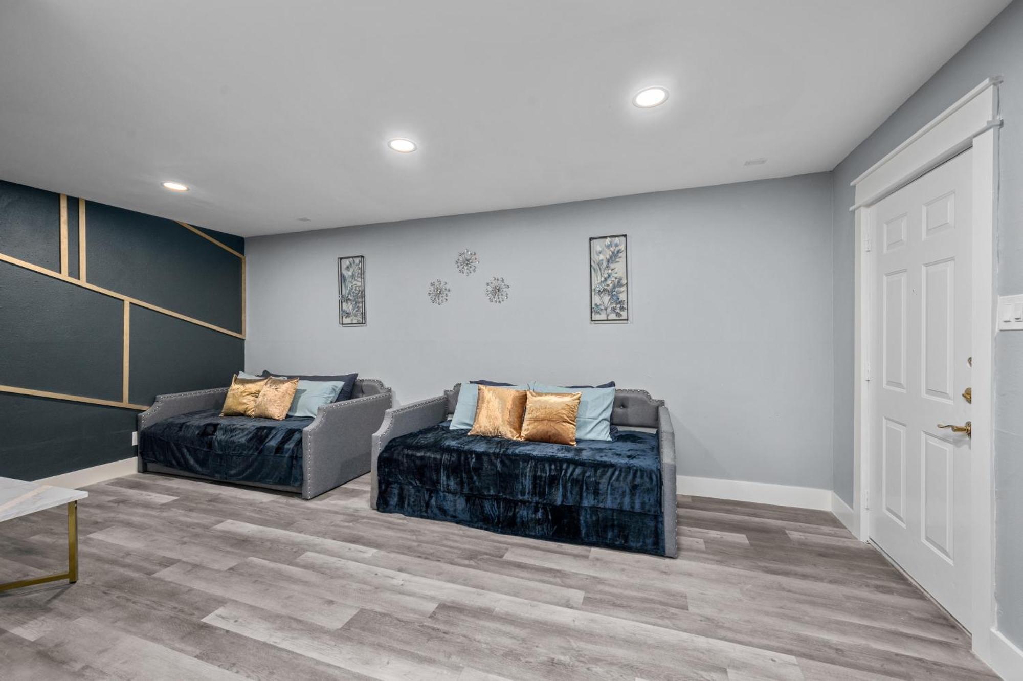 Stylish 2-br Getaway In Heights With Pool Houston