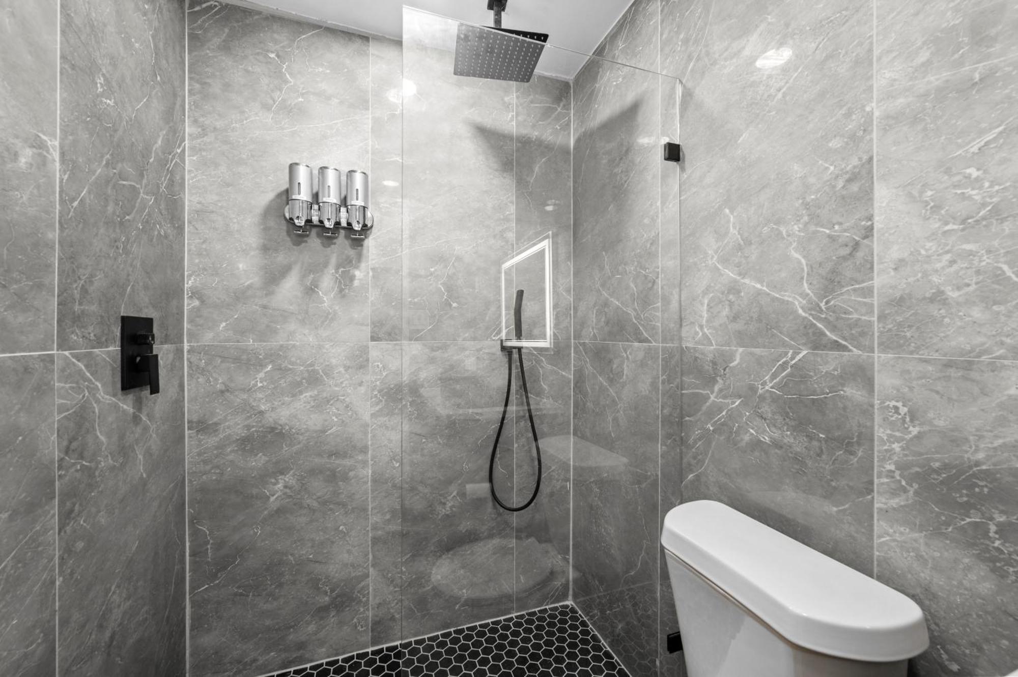 Stylish 2-br Getaway In Heights With Pool Apartment