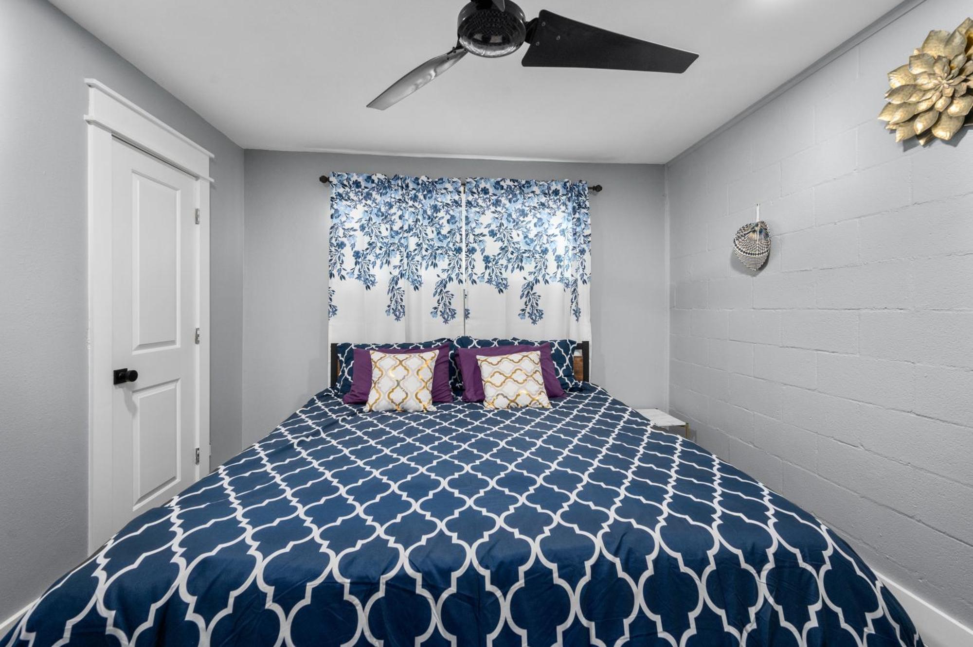 Apartment Stylish 2-br Getaway In Heights With Pool *