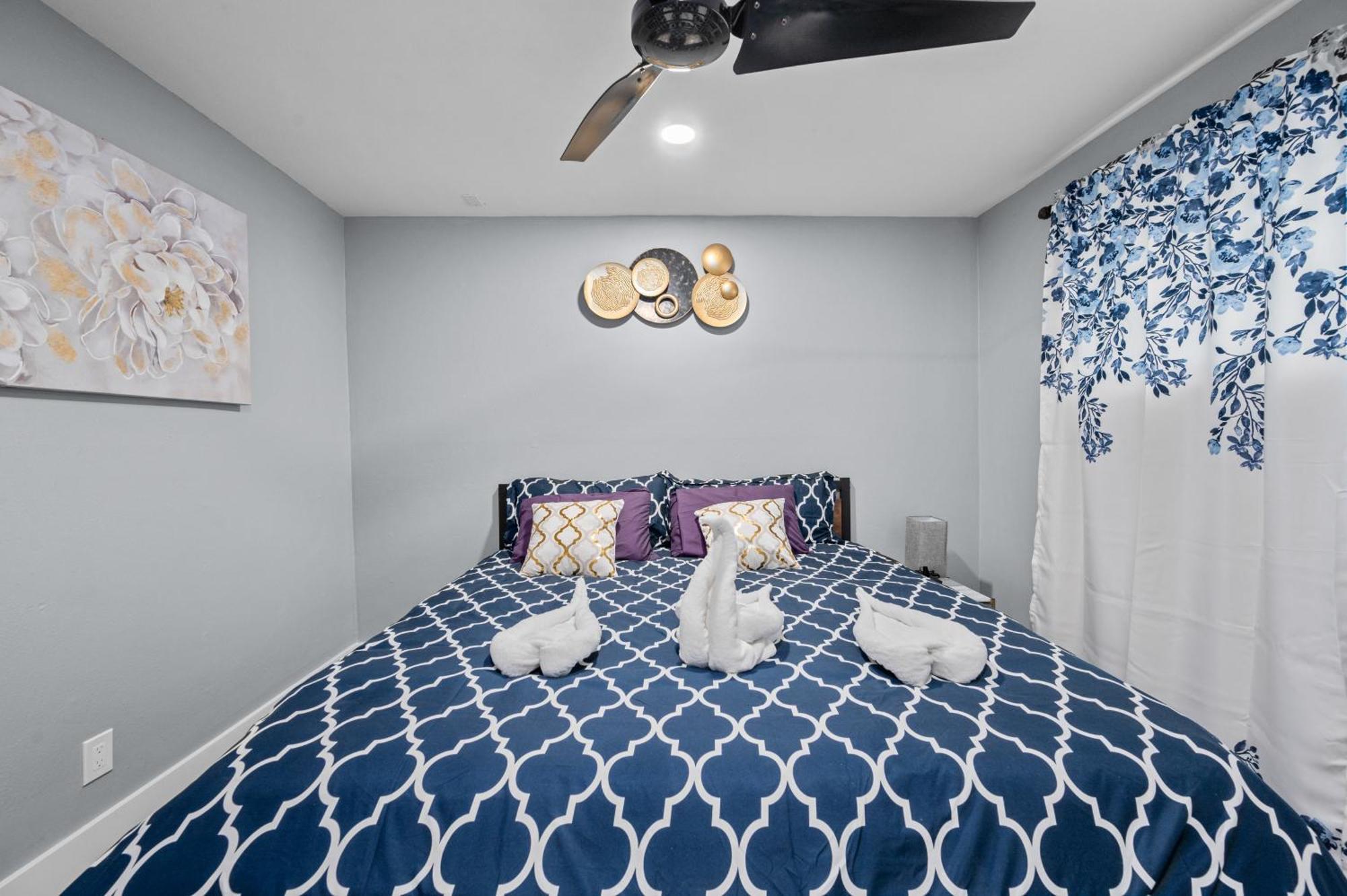 Apartment Stylish 2-br Getaway In Heights With Pool Houston